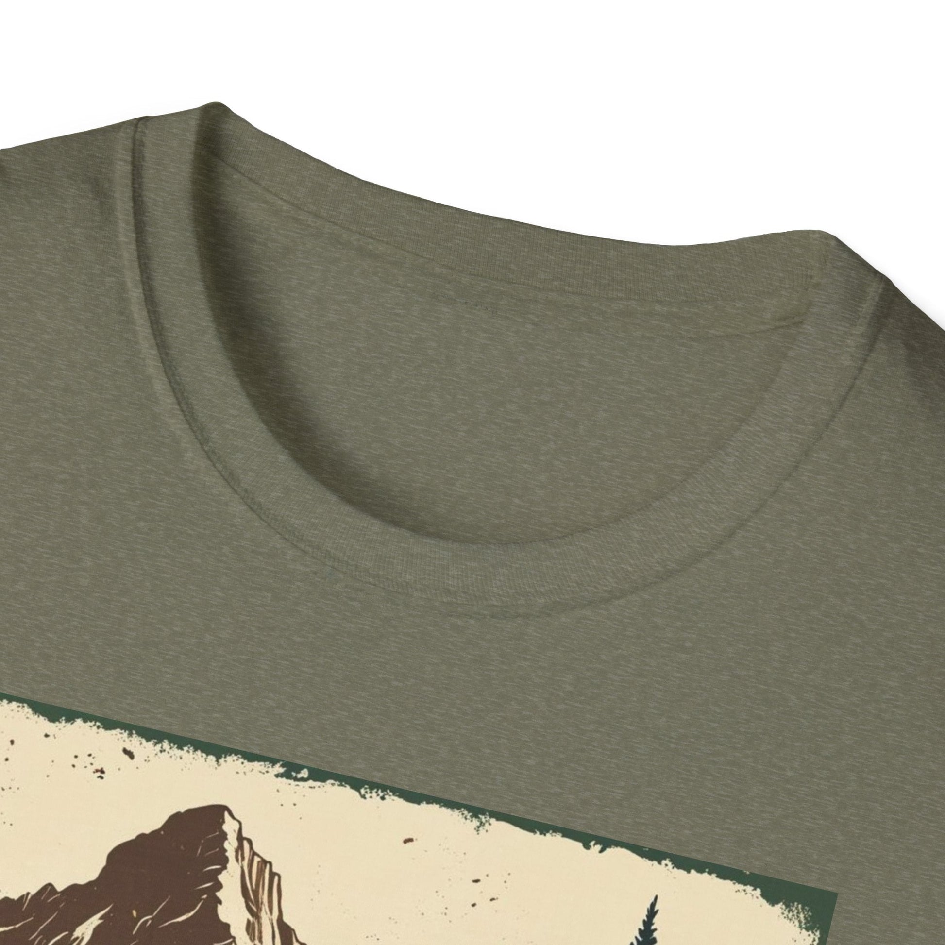 Montana Nature Tee – Softstyle Vintage Shirt for Hikers & Travelers
